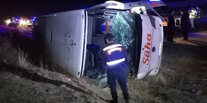 Yeniden Refah Partilileri taşıyan otobüs devrildi