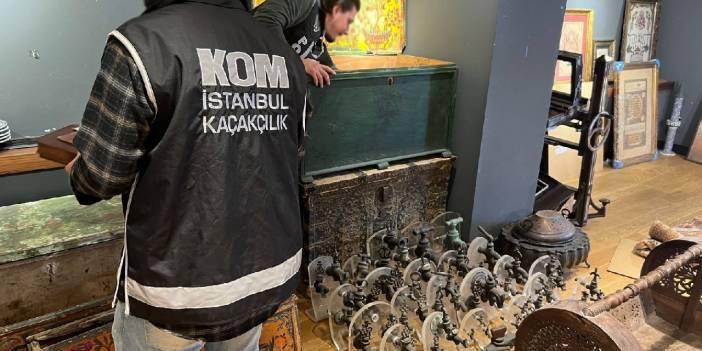 Sultan Abdülmecid'in tuğralı vakfiyesinin de aralarında bulunduğu tarihi eserler ele geçirildi