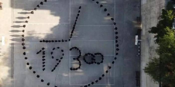 İzmir'de öğrencilerden 10 Kasım koreografisi