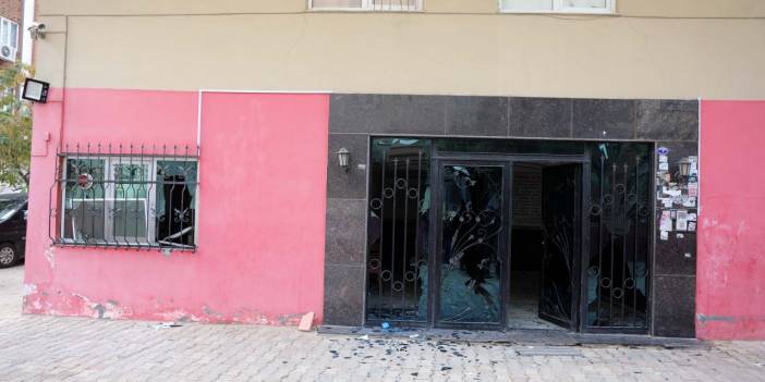 Kendi binasının yönetim ofisine 2 el yapımı bomba attı