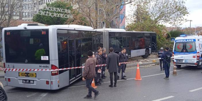 Kadıköy'de metrobüs yoldan çıktı