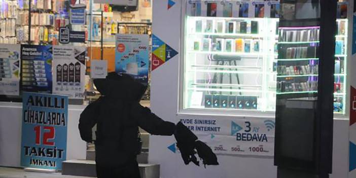 Rögar kapağı üzerindeki kadın çantası fünyeyle patlatıldı