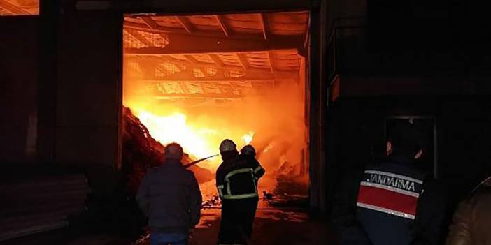 Uşak’ta tekstil firmasının deposunda yangın
