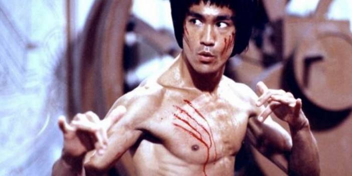 Bruce Lee fazla su içmekten mi öldü?