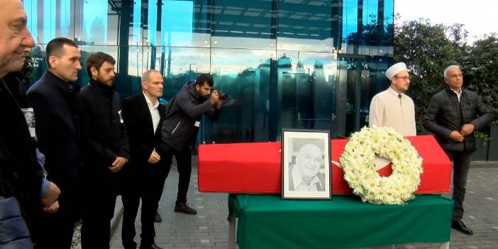 Hıncal Uluç için Sabah Gazetesi önünde tören