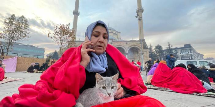 Deprem korkusuyla geceyi sokakta geçirdiler