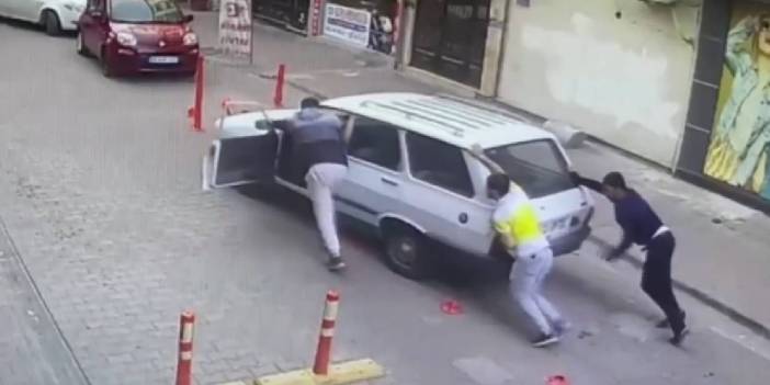 Park halindeki otomobili iterek çaldılar
