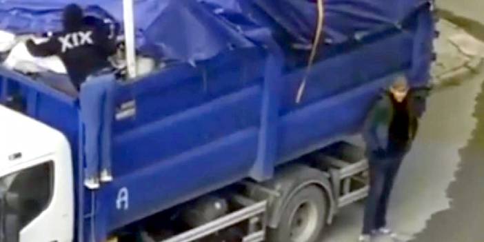 Kamyondaki hurdaları çalmaya çalıştılar: Yakalanınca kaçtılar