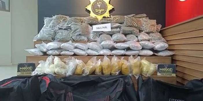 Özel bir üniversiteye ait araçta 74 kilo uyuşturucu bulundu