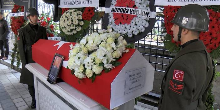 Özge Ulusoy'un babası Haydar Ulusoy son yolculuğuna uğurlandı