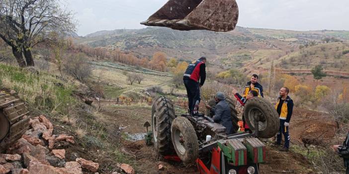 Traktörün altında kaldı: Yaşamını yitirdi