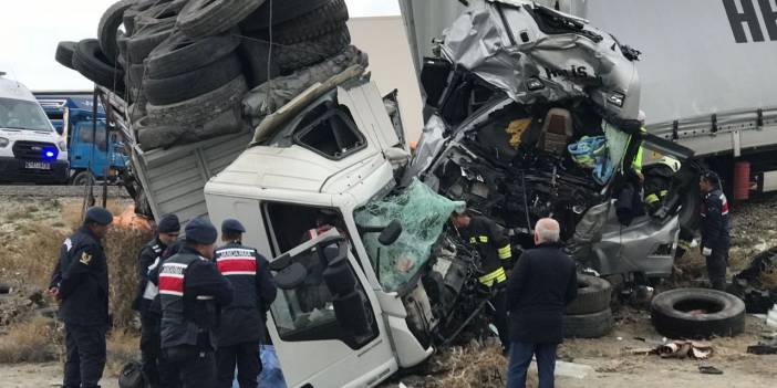 Konya'da zincirleme tır kazası: 2 ölü, 1 yaralı