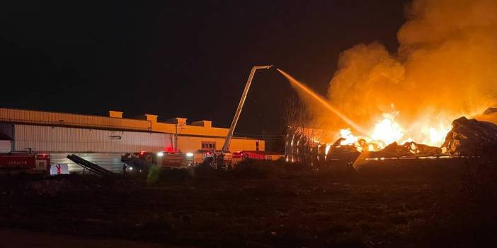 Mobilya deposunda yangın