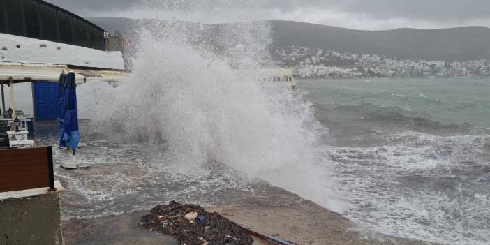 Bodrum'da fırtına hayatı alt üst etti