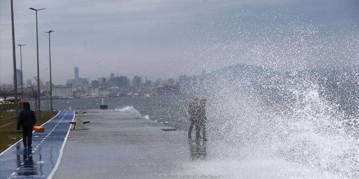 İstanbul'da vapur seferlerine lodos engeli