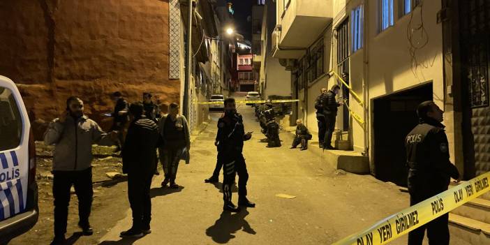 Evde bıçaklanmış halde bulundu, hastanede öldü