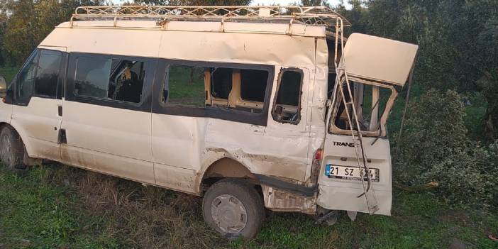 Zeytin işçilerini taşıyan minibüse TIR çarptı: 1 ölü, 7 yaralı