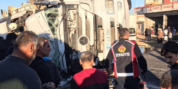 TIR, çocuğa çarpıp devrildi: 1 ölü, 1 ağır yaralı