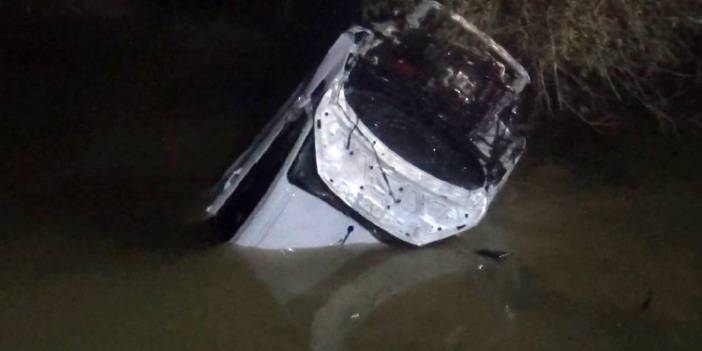 Araç, dereye uçtu; 1 ölü