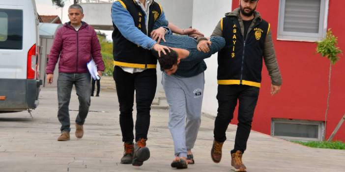 Eve kilitlediği oğlu tarafından bıçaklanarak öldürüldü