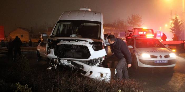 Minibüsle otomobil çarpıştı: 8 yaralı