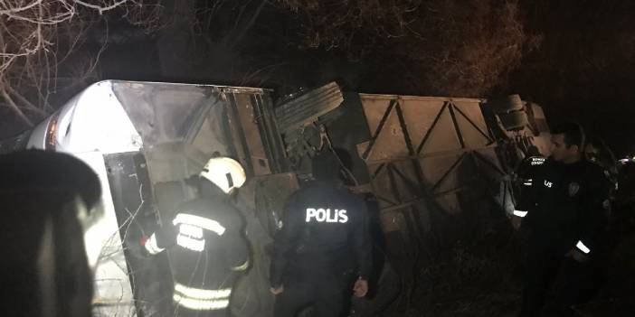 Yolcu otobüsü devrildi: 15 yaralı
