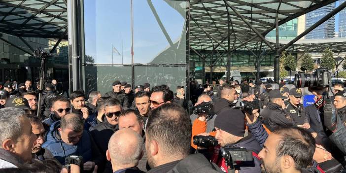 Hekimlerin protestosuna polis engeli