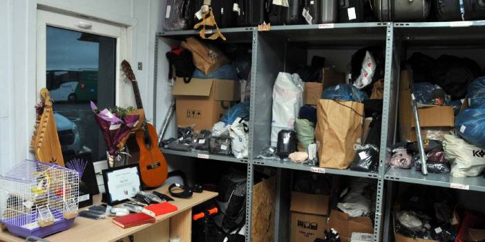 Havalimanı otobüsünde çocuk bile unuttular