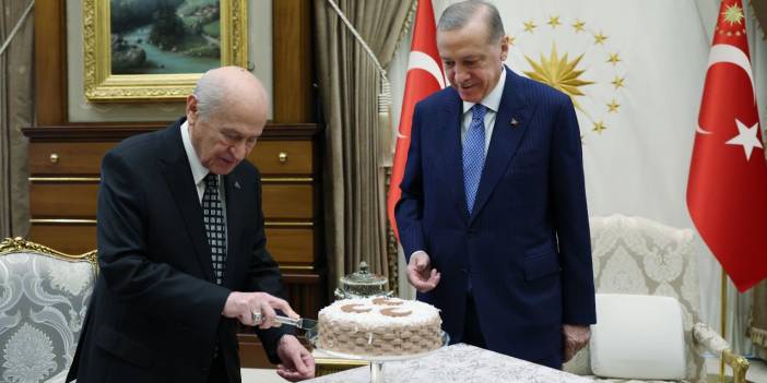 Erdoğan'dan Bahçeli'ye 'üç hilalli' kutlama