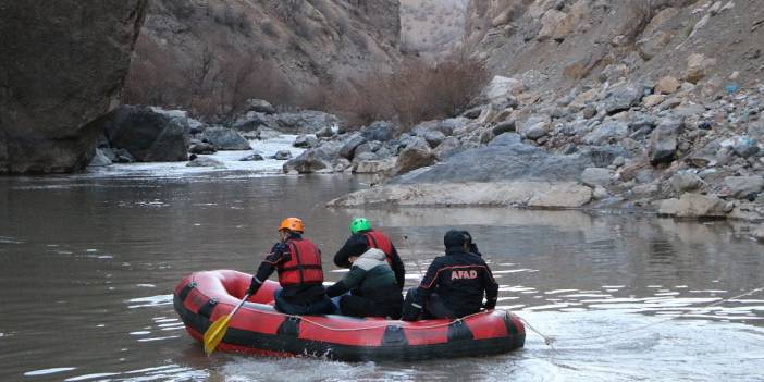 Zap Suyu kenarında mahsur kalan köpek, 3 gün sonra kurtarıldı