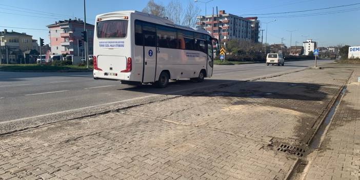 Arızalanan otomobile cip çarptı: Baba ile oğlu öldü