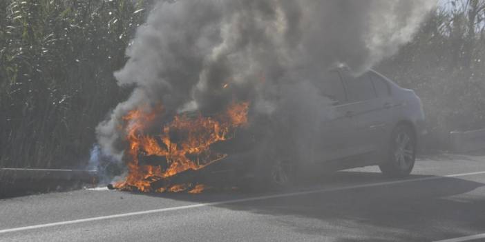 Seyir halindeki araç alev aldı