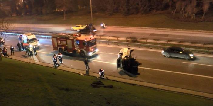 Araç üst geçitten uçtu: 4 yaralı