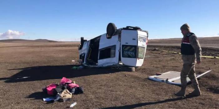 Kars'ta okul servisi devrildi: 1 ölü, 14 yaralı