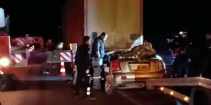 Otomobil, TIR'a arkadan çarptı: 1 ölü