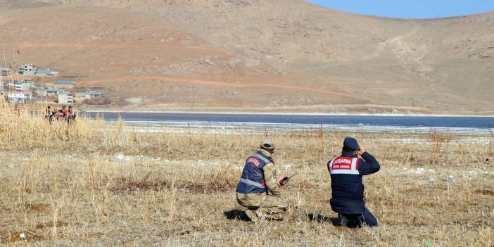 Jandarmanın kuğu nöbeti
