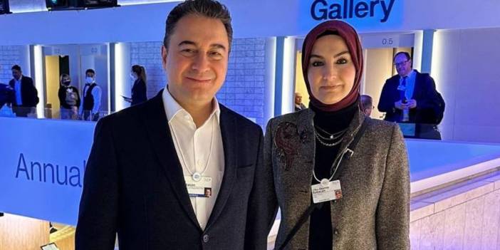 Babacan, Refik Anadol'un sergisini gezdi