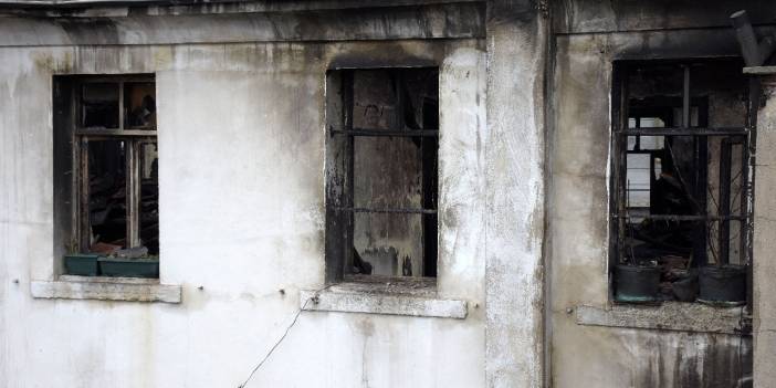 Kilise yangınında hasar gün ağarınca gözler önüne serildi