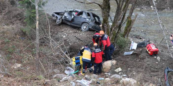Otomobil dere yatağına devrildi: 1 ölü