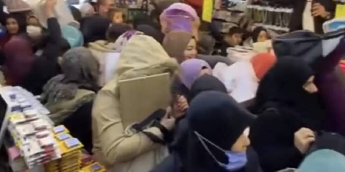 İndirim izdihamı: Birbirlerini ezdiler