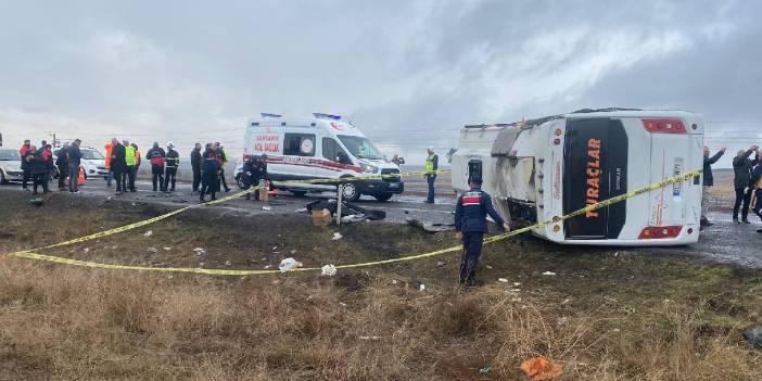 Niğde'de tur midibüsü devrildi: 1 ölü, 27 yaralı