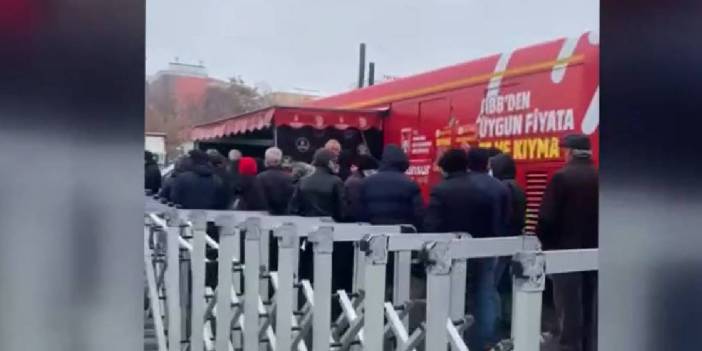 Kar altında ucuz et kuyruğu