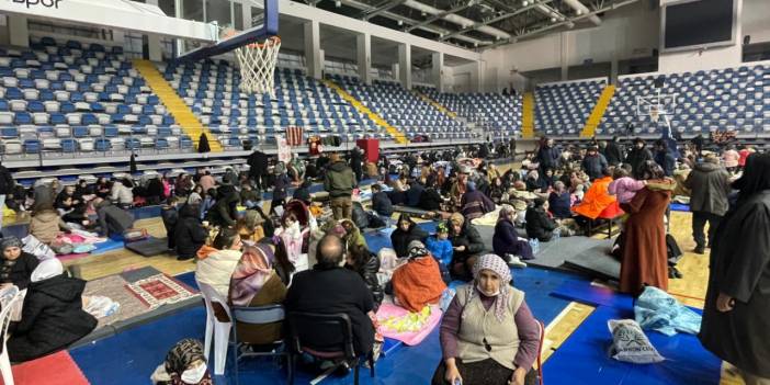 Depremzedeler spor salonlarına yerleştirildi