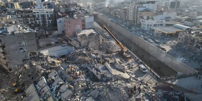 Enkaz altında 79 saat... 2 yaşındaki çocuk kurtarıldı