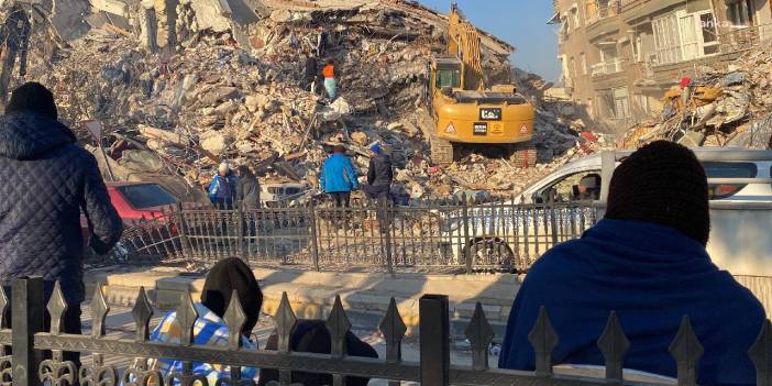 Hatay'daki gönüllüler konuştu: Her enkazdan yardım çığlıkları