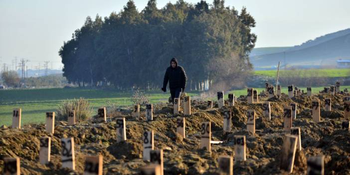 'Deprem mezarlığı'nda numaralı defin