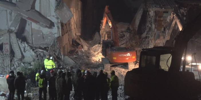 Rönesans Rezidans'ın enkazında yaşam belirtisi