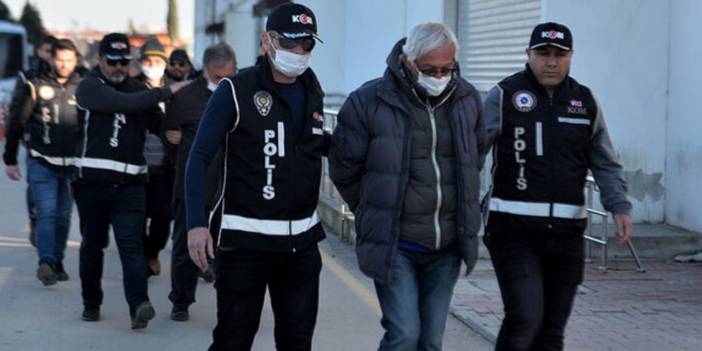 Adana'da yıkılan 11 binaya ilişkin 15 kişi gözaltına alındı