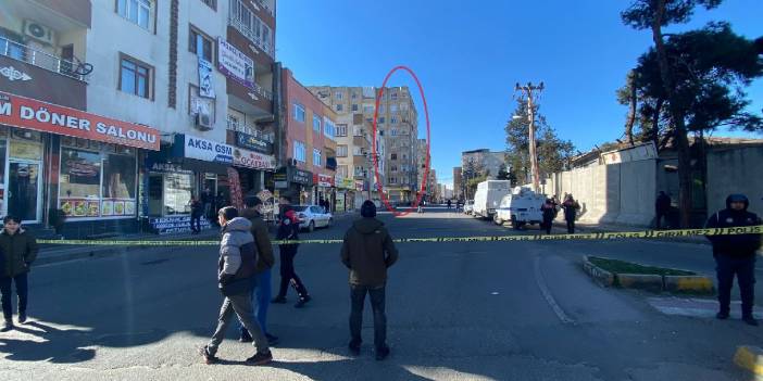 Diyarbakır'da çökme tehlikesi: 9 katlı binanın olduğu cadde kapatıldı