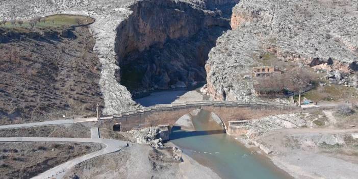 Tam 1800 yıllık, depremde ayakta